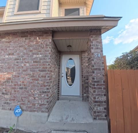 3-bedroom rental at 54 Badgers in San Antonio, TX — photo 4