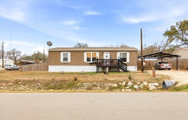 3-bedroom rental at 101 Rocky Ridge in Poteet, TX — photo 4