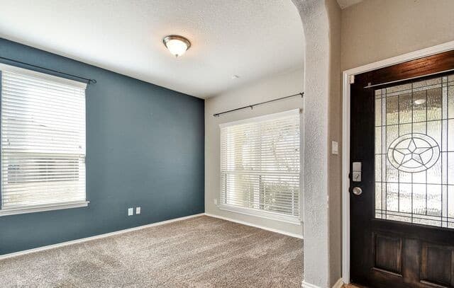 4-bedroom rental at 10248 Shadowy Dusk in Schertz, TX — photo 2