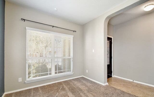 4-bedroom rental at 10248 Shadowy Dusk in Schertz, TX — photo 4