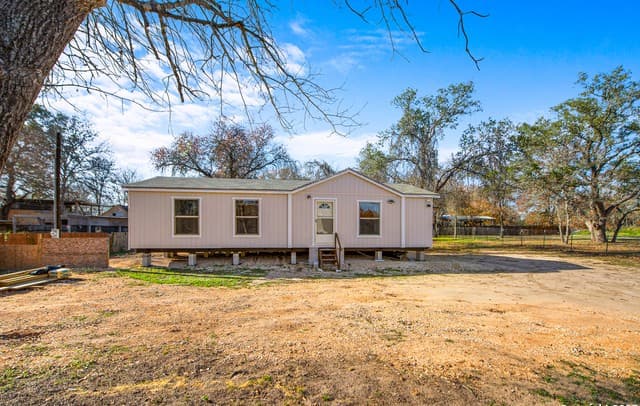 3-bedroom rental at 23307 Hickory Shadow in Elmendorf, TX — photo 1