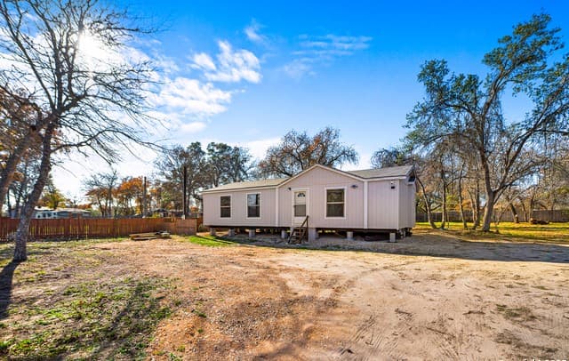 3-bedroom rental at 23307 Hickory Shadow in Elmendorf, TX — photo 2