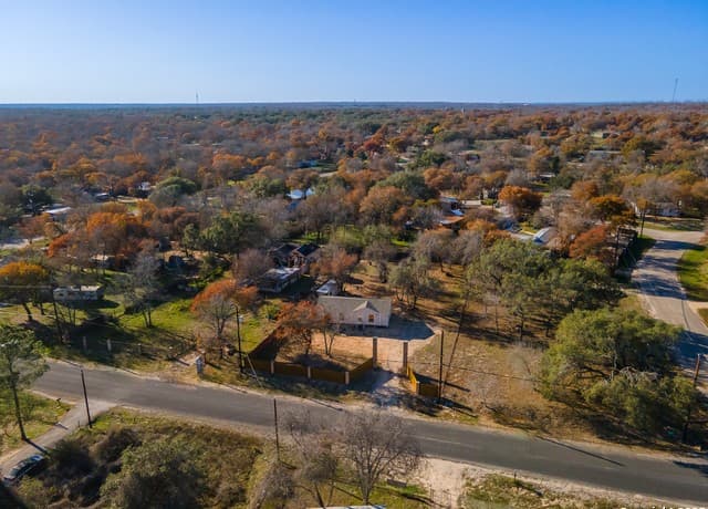 3-bedroom rental at 23307 Hickory Shadow in Elmendorf, TX — photo 4