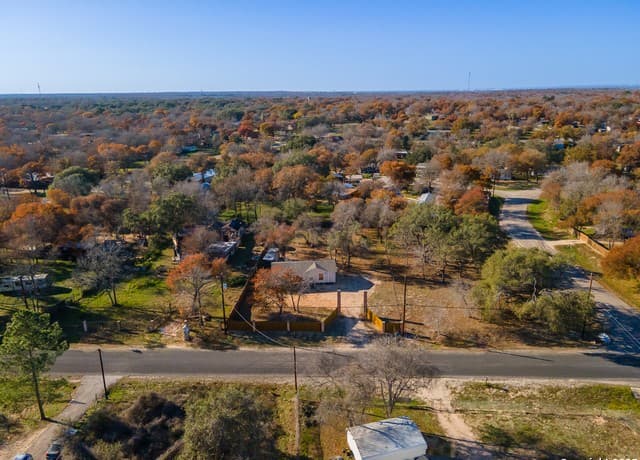 3-bedroom rental at 23307 Hickory Shadow in Elmendorf, TX — photo 5