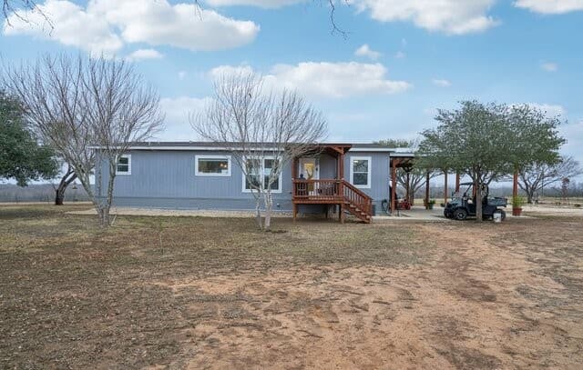 3-bedroom rental at 1170 Atascosa County Road 101 in Floresville, TX — photo 2
