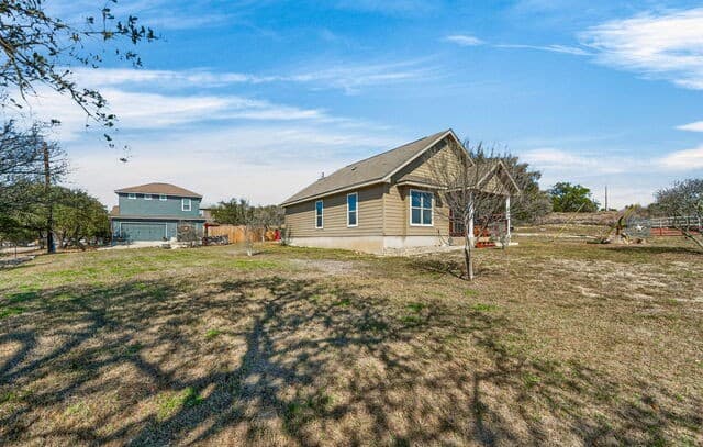 3-bedroom rental at 307 Palm in Spring Branch, TX — photo 3