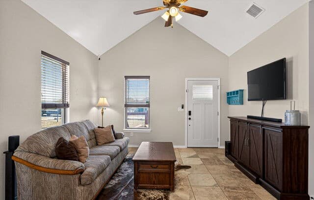 3-bedroom rental at 307 Palm in Spring Branch, TX — photo 5