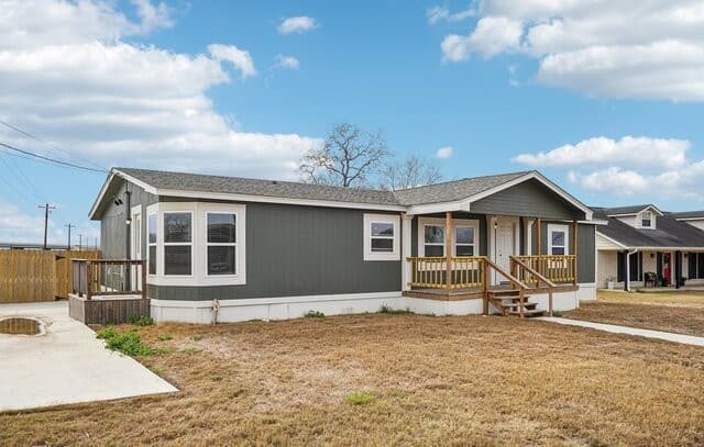 Home for sale at 101 Natchez in Poth, TX — photo 3