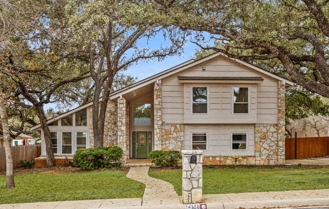 4-bedroom rental at 14131 Kings Mdws in San Antonio, TX — photo 1