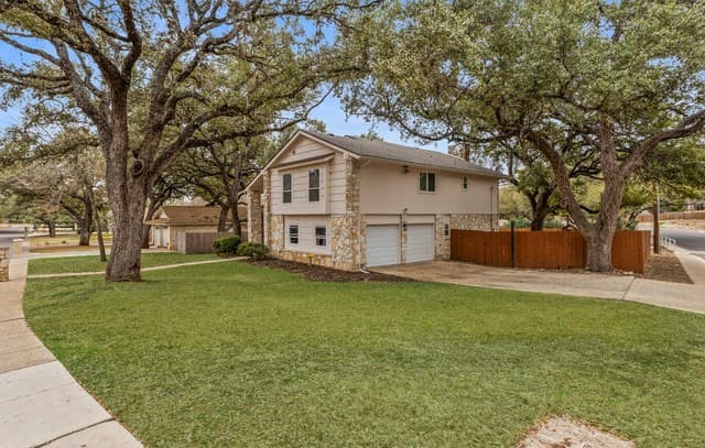 4-bedroom rental at 14131 Kings Mdws in San Antonio, TX — photo 2