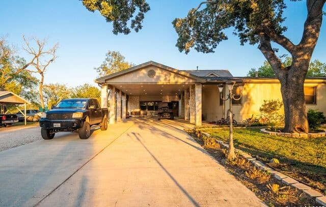 14-bedroom rental at 4514 Billy Sames Dr in Adkins, TX — photo 5