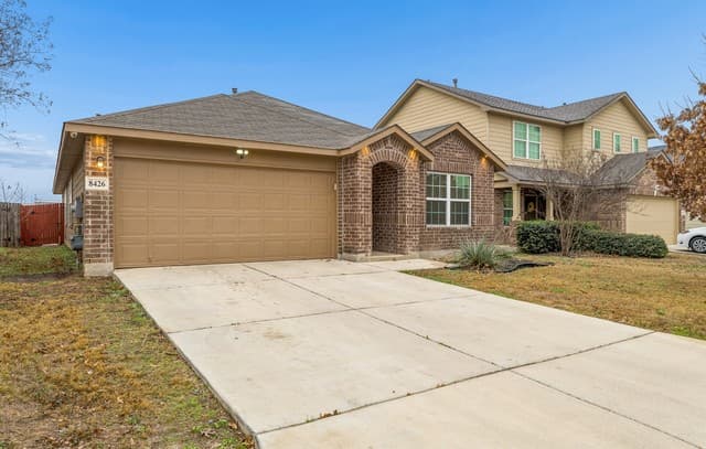 4-bedroom rental at 8426 Shooter Cove in San Antonio, TX — photo 2