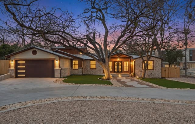 4-bedroom rental at 227 E Sunset Rd in San Antonio, TX — photo 1