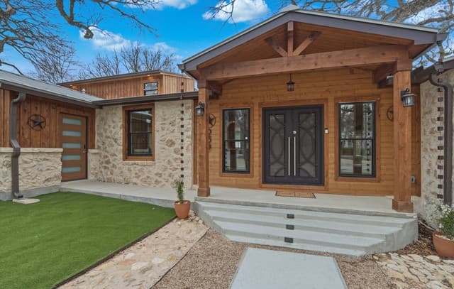 4-bedroom rental at 227 E Sunset Rd in San Antonio, TX — photo 3