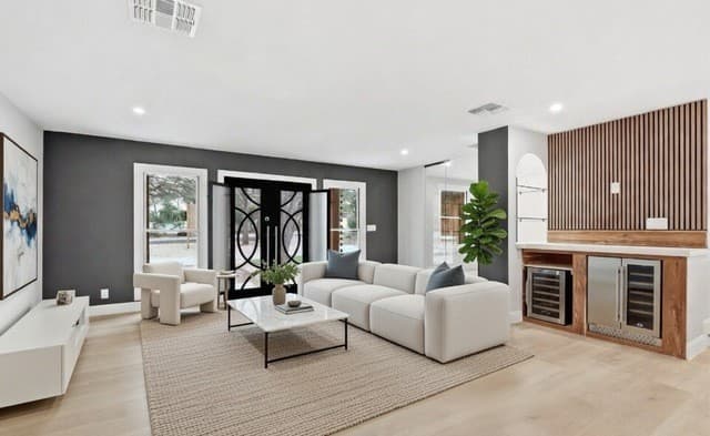 4-bedroom rental at 227 E Sunset Rd in San Antonio, TX — photo 5