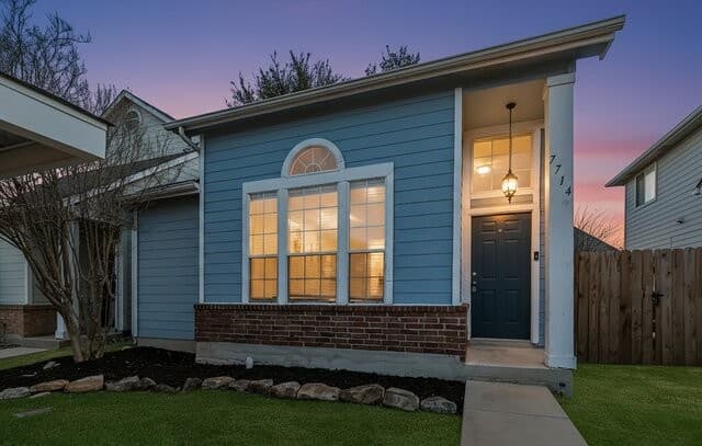 2-bedroom rental at 7714 Crown Ledge in San Antonio, TX — photo 2