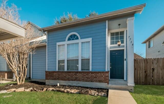 2-bedroom rental at 7714 Crown Ledge in San Antonio, TX — photo 4
