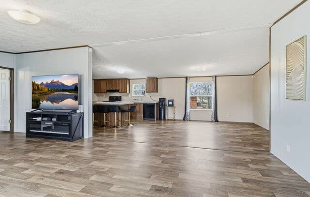 5-bedroom rental at 934 7th in Floresville, TX — photo 5