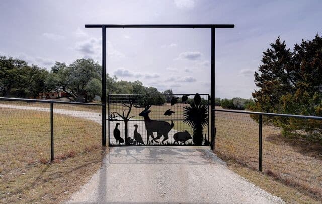 3-bedroom rental at 6573 Ranch Road 165 in Blanco, TX — photo 4