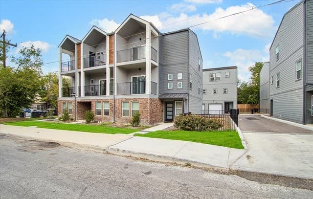 3-bedroom rental at 302 Tendick Unit 1103 in San Antonio, TX — photo 2