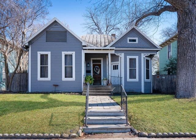 3-bedroom rental at 412 Dallas Street in San Antonio, TX — photo 1