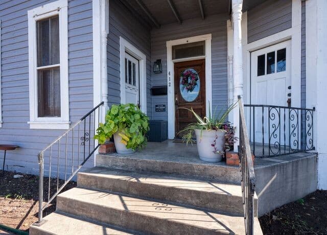 3-bedroom rental at 412 Dallas Street in San Antonio, TX — photo 3