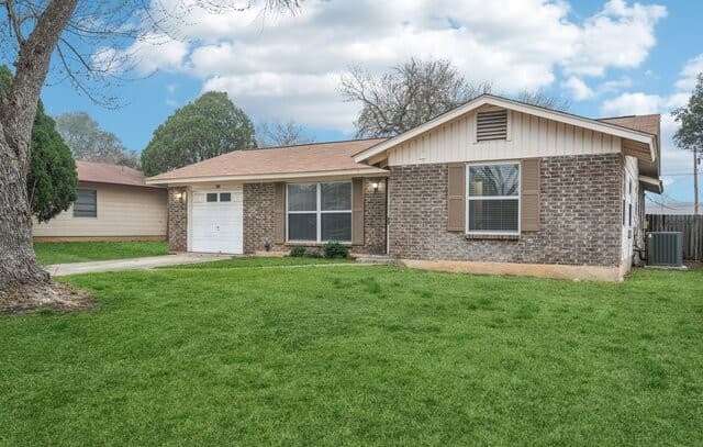 3-bedroom rental at 318 Balboa Drive in Universal City, TX — photo 1