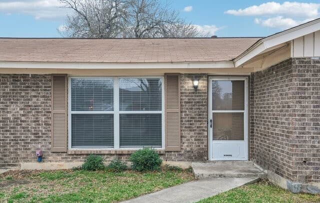 3-bedroom rental at 318 Balboa Drive in Universal City, TX — photo 4