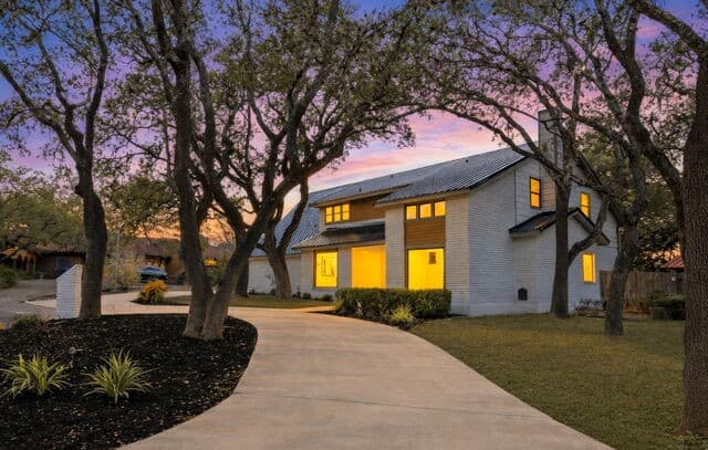 5-bedroom rental at 13707 Bluffmont in San Antonio, TX — photo 2