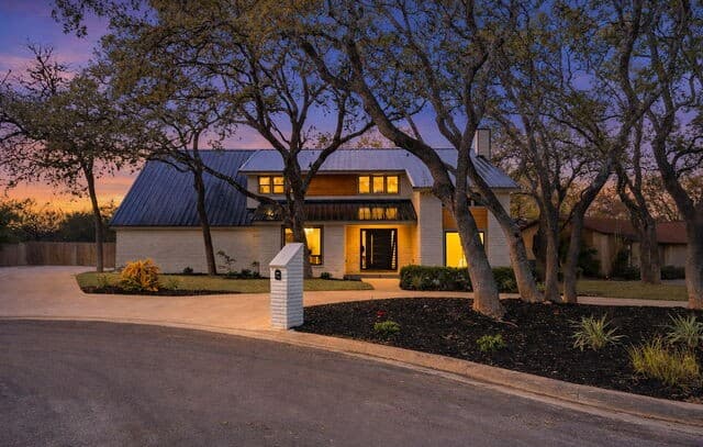 5-bedroom rental at 13707 Bluffmont in San Antonio, TX — photo 3