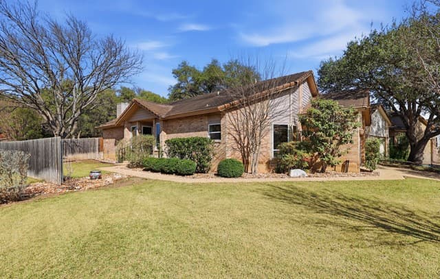 3-bedroom rental at 15127 Forest Country in San Antonio, TX — photo 2