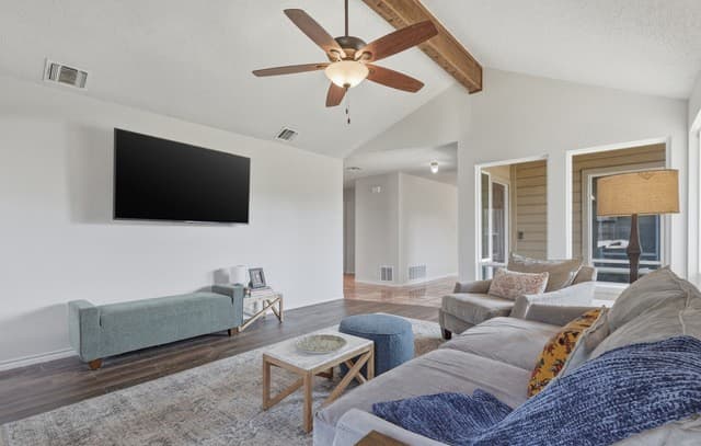 3-bedroom rental at 15127 Forest Country in San Antonio, TX — photo 5