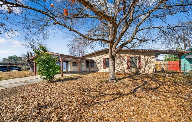 3-bedroom rental at 155 Seacomber Pl in San Antonio, TX — photo 2