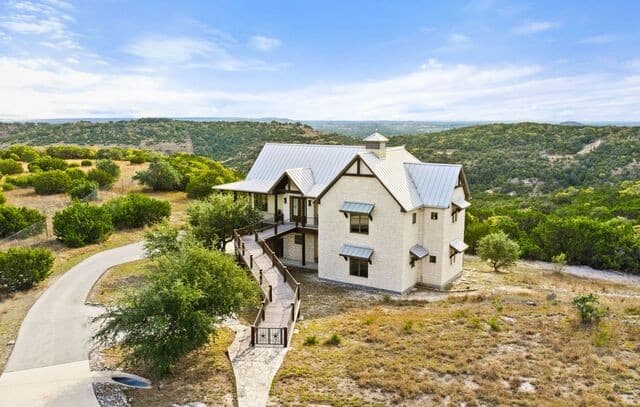 3-bedroom rental at 1600 Brushy Ridge Trail in Blanco, TX — photo 1