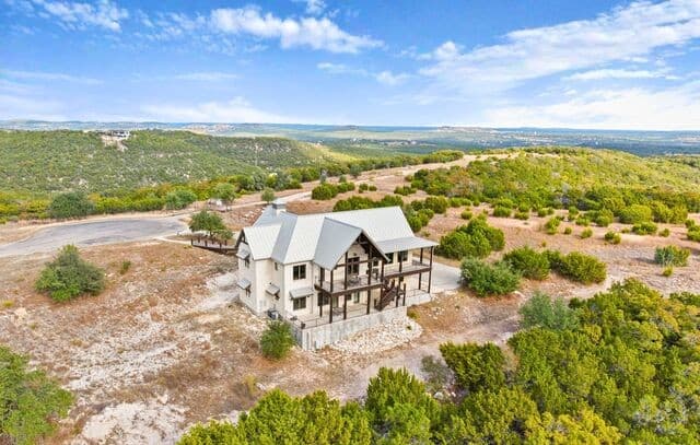 3-bedroom rental at 1600 Brushy Ridge Trail in Blanco, TX — photo 3