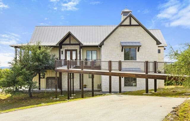 3-bedroom rental at 1600 Brushy Ridge Trail in Blanco, TX — photo 4