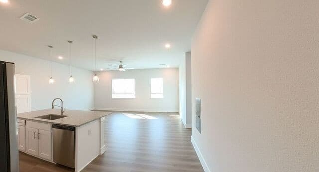 3-bedroom rental at 330 E Carson Unit 2202 in San Antonio, TX — photo 2