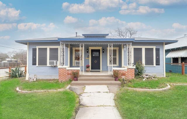 rental at 703 E Highland in San Antonio, TX — photo 1