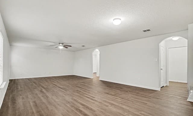 4-bedroom rental at 7543 Bowdre in San Antonio, TX — photo 3