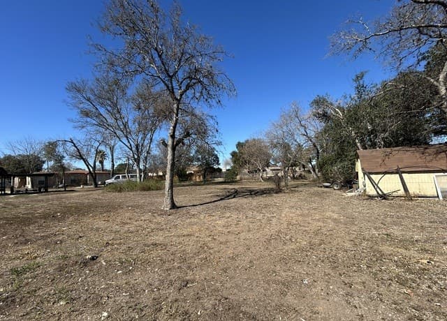 3-bedroom rental at 2518 Ww White in San Antonio, TX — photo 2