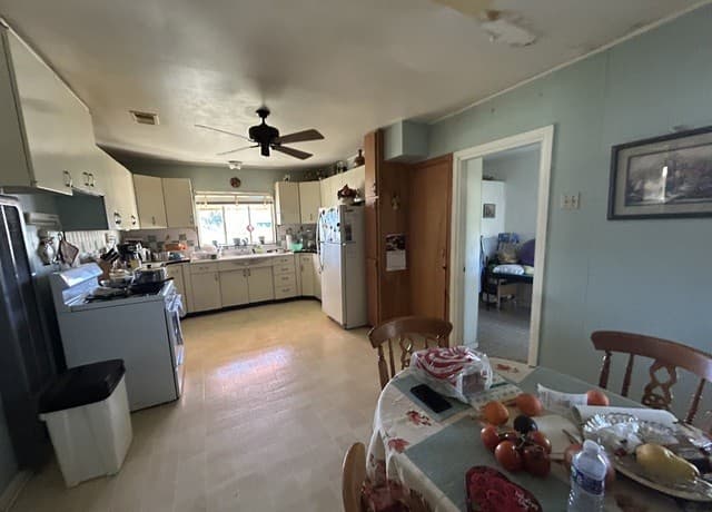 3-bedroom rental at 2518 Ww White in San Antonio, TX — photo 4