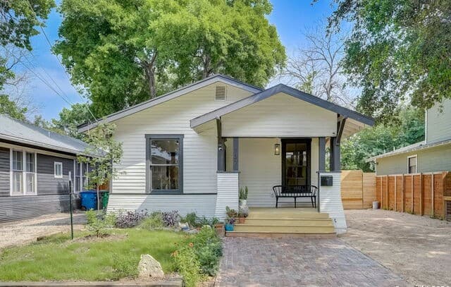 2-bedroom rental at 137 Panama Ave in San Antonio, TX — photo 1