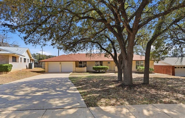 4-bedroom rental at 8702 Dudley in San Antonio, TX — photo 1