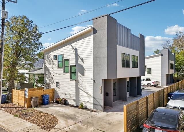 rental at 317 Toledo in San Antonio, TX — photo 1