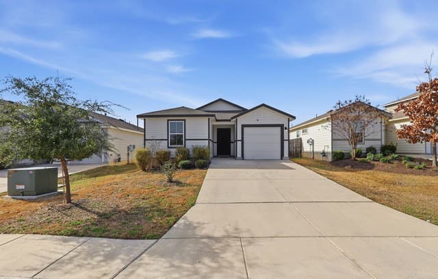 3-bedroom rental at 9711 Spotted Rose in San Antonio, TX — photo 2