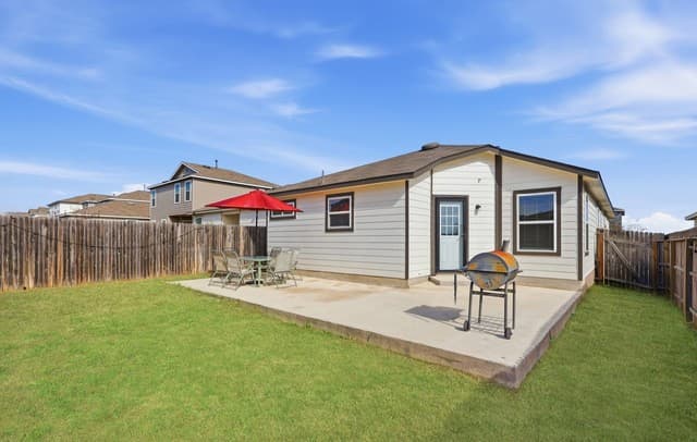 3-bedroom rental at 9711 Spotted Rose in San Antonio, TX — photo 5