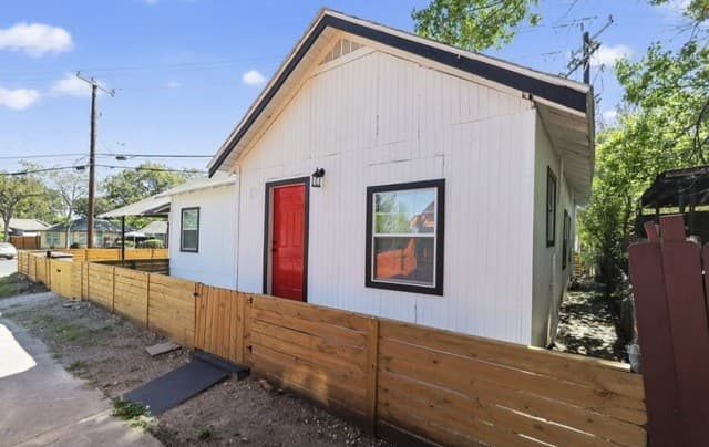 2-bedroom rental at 427 Floyd in San Antonio, TX — photo 4