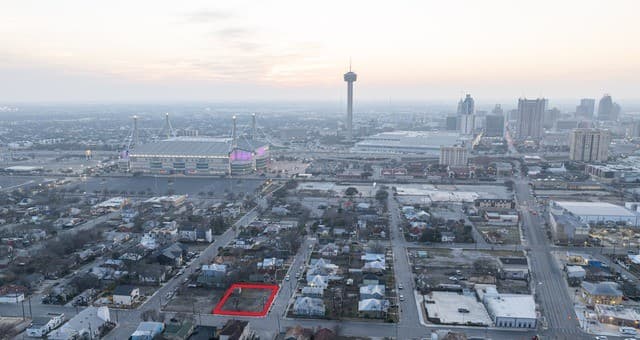 rental at 122 & 128 Omaha St. in San Antonio, TX — photo 1
