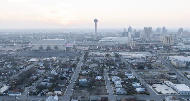 rental at 122 & 128 Omaha St. in San Antonio, TX — photo 3