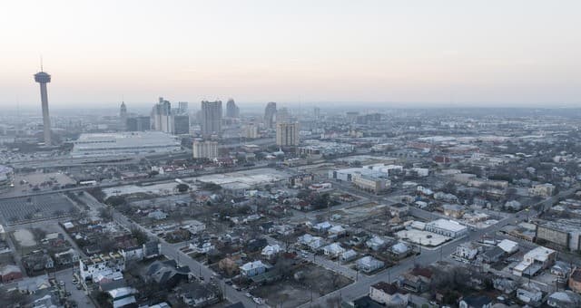 rental at 122 & 128 Omaha St. in San Antonio, TX — photo 4